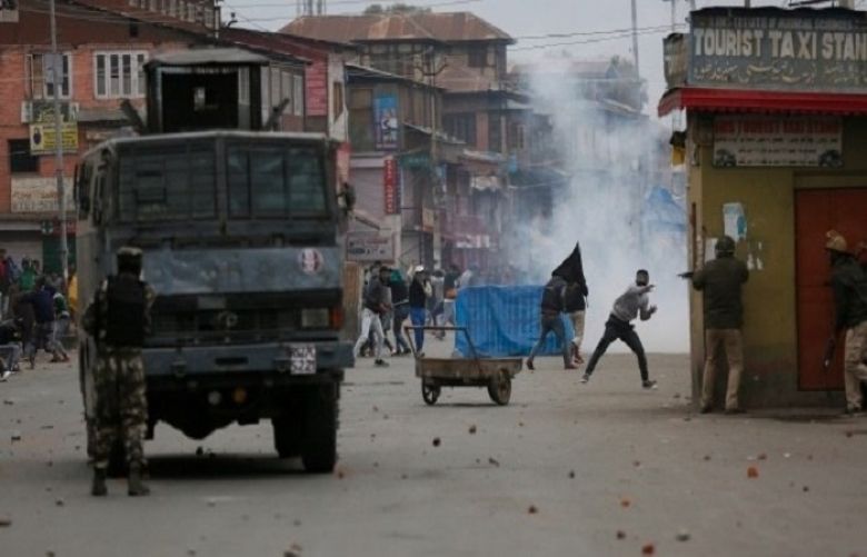 Attack by Kashmiri Armed fighters leaves 3 Indian police dead