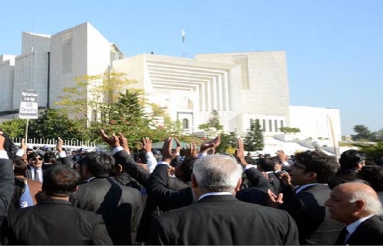 SC orders verification of lawyers&#039; degrees from 2005