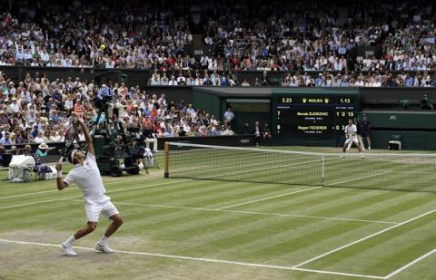 Djokovic leads Federer 2-1 in Wimbledon final