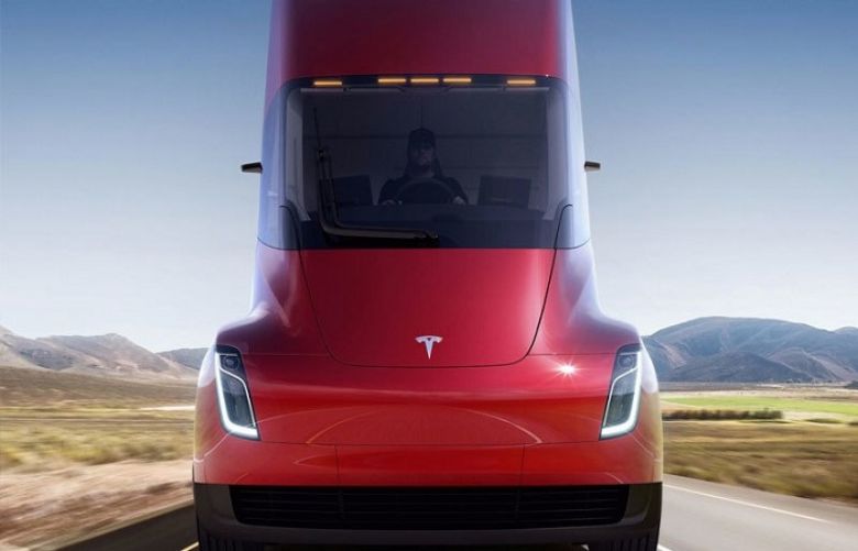 Tesla introduced new electric semi truck