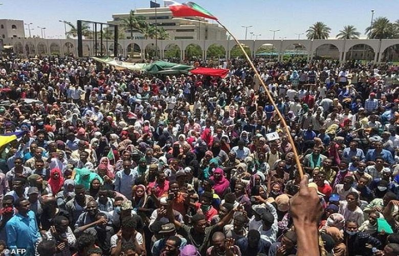 Sudan security forces try to break up protest outside defense ministry
