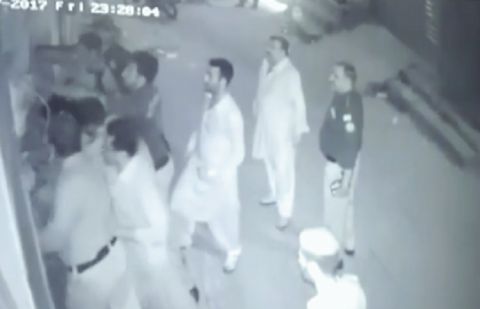 Rawalpindi: DSP, SHO and SI caught on film committing burglary