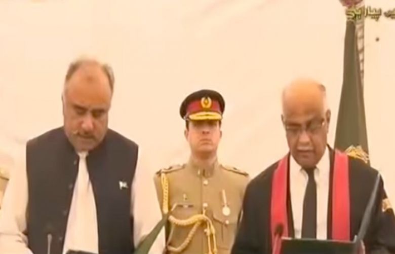 Shah Farman takes oath as 32nd Governor KPK