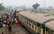 At least six killed, 30 injured as Rehman Baba Express derails in Multan