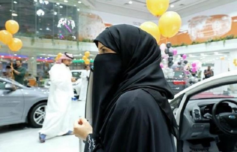 Long robes not necessary attire for Saudi women: senior cleric