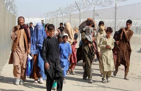 Illegal Afghans begin journey back home after Pakistan sets deadline
