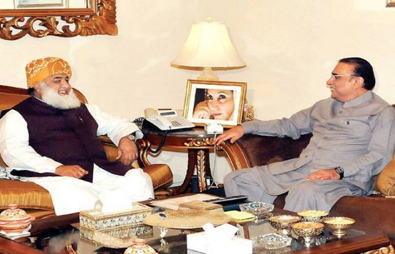 Fazl meets Zardari, attempts to bridge differences of alliance