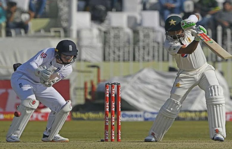 Green shirts lose three wickets by lunch