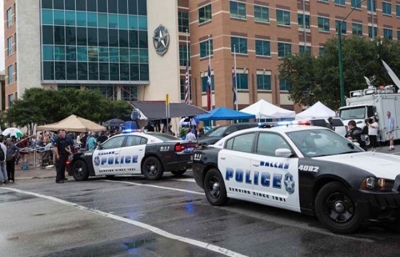 Gunman kills 3 in US shopping mall before being shot by armed bystander