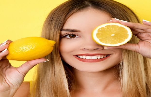Is it okay to use lemon juice to make your hair lighter?
