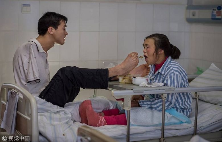 Heart warming moment Unyielding Spirit: Armless youth takes care of hospitalized mom with his feet