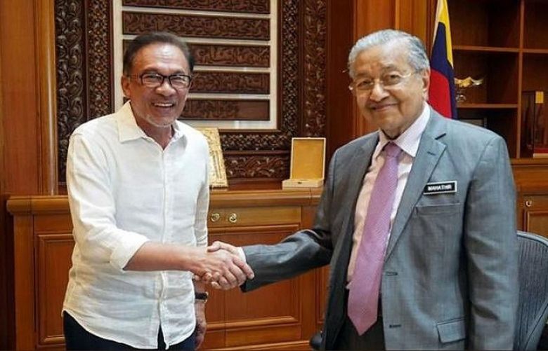 Mahathir, Anwar&#039;s power struggle leaves Malaysia in turmoil
