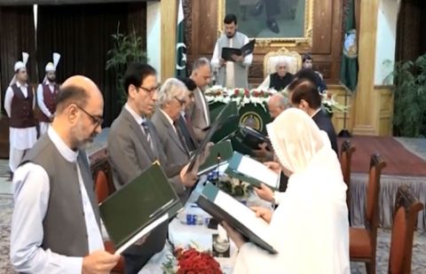 Nine members of KP caretaker cabinet take oath