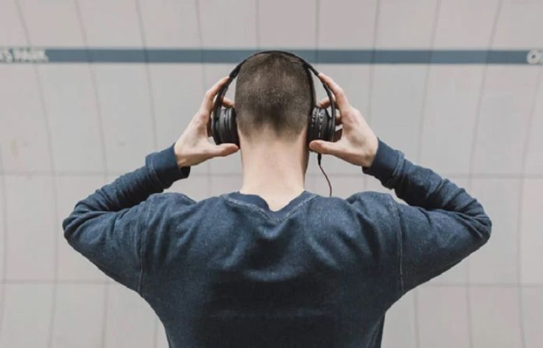 Headphones, loud noise venues may cause hearing loss