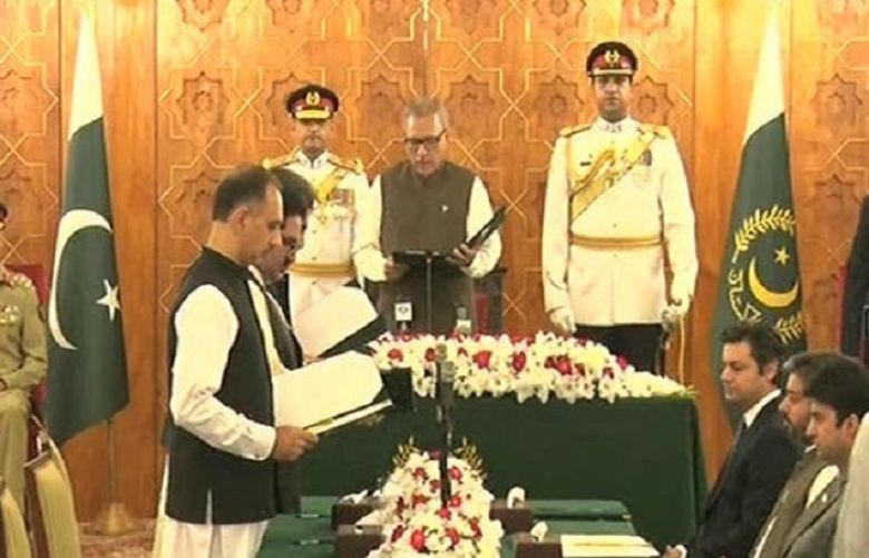 President Arif Alvi administered the oath to the three federal and three state ministers