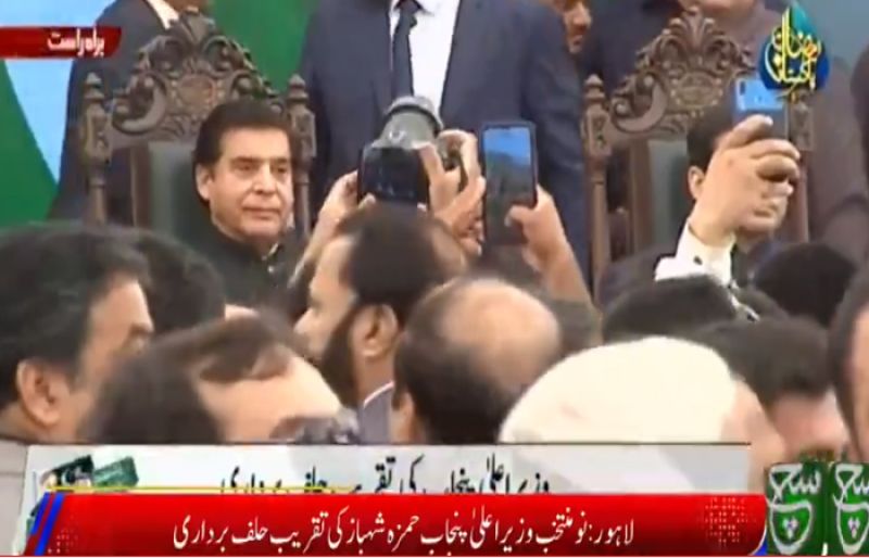 Photo of Hamza Shahbaz takes oath as chief minister Punjab