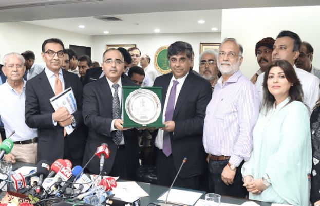Caretaker Minister for Energy Muhammad Ali and Caretaker Federal Minister for Commerce, Industries, and Production, Gohar Ejaz visit the Lahore Chamber of Commerce and Industry (LCCI).