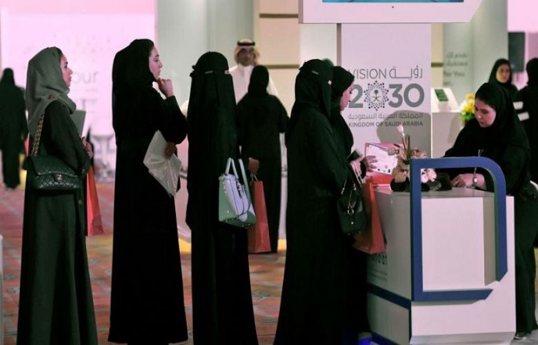 Saudi Arabia rolls out tourist visas for women without chaperone
