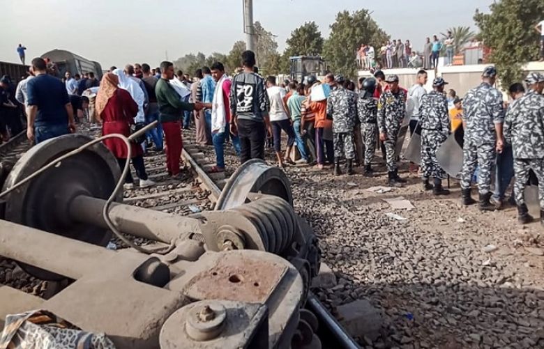 At least 32 dead, over 100 injured after train derails in Egypt