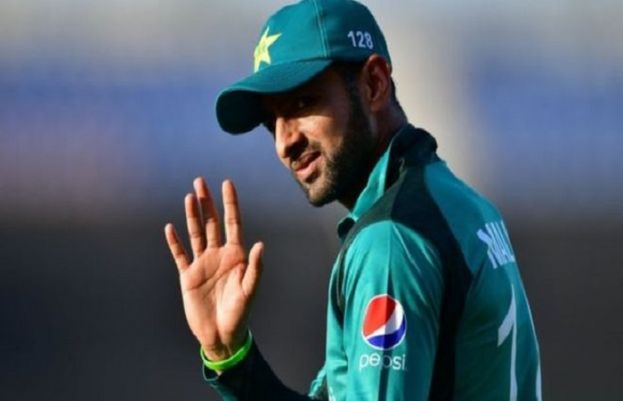 Shoaib Malik heads back home to deal with a 'personal issue'