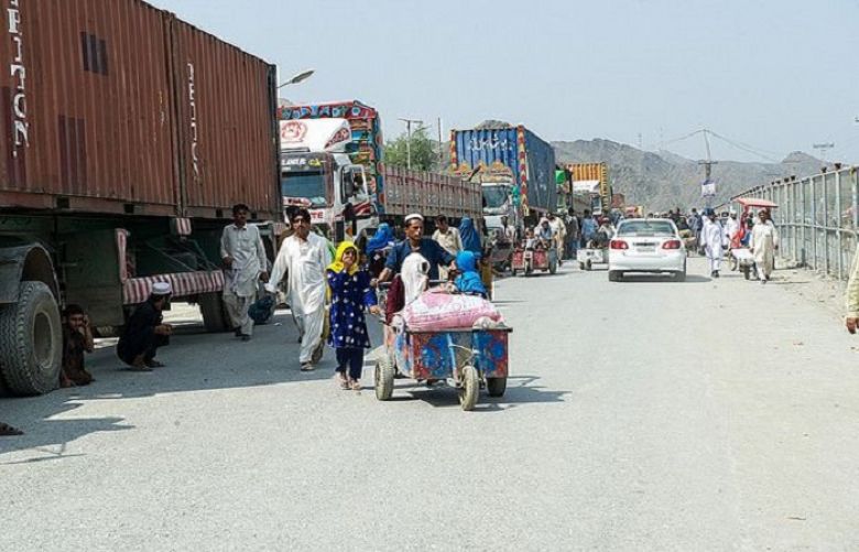 Pakistan reopens border with Afghanistan to allow food and essential goods