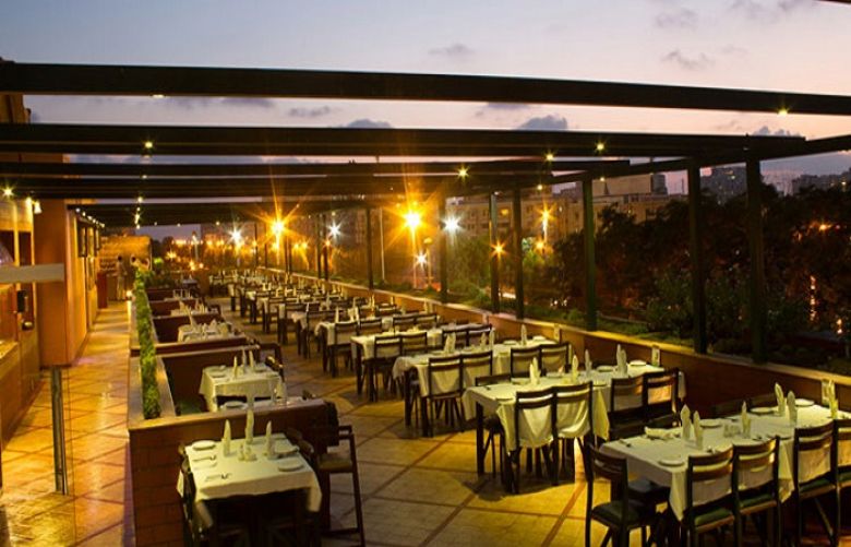 Sindh govt lifts 10pm ban on outdoor dining in restaurants