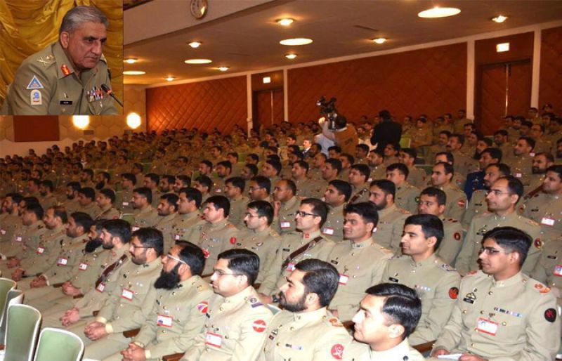 Photo of COAS visits Command and Staff College
