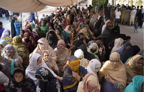 Karachi: Several women injured in BISP stipend distribution stampede