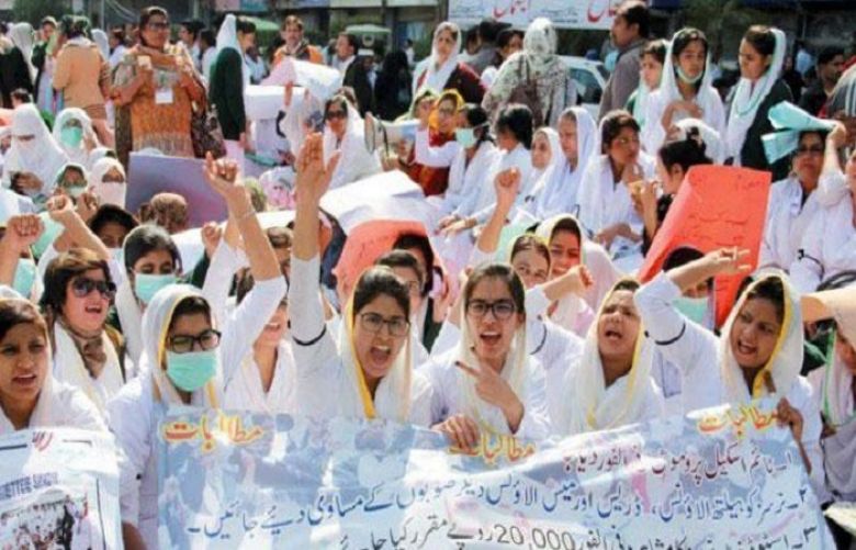 Talks between Sindh govt and protesting nursing staff fail