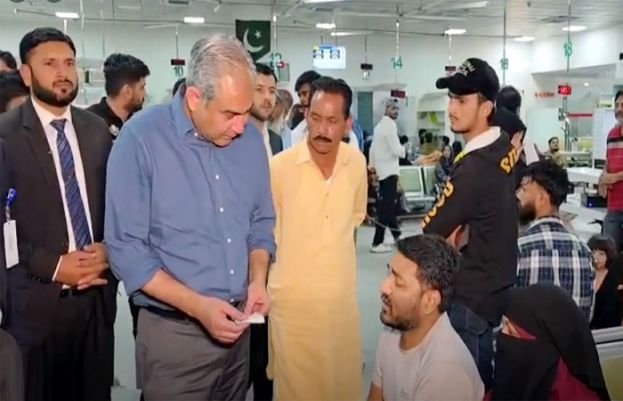 Interior Minister directs hassle-free services at NADRA centres