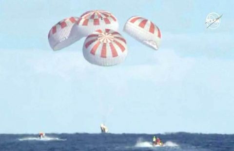 Elon Musk&#039;s SpaceX capsule splashes down off Florida coast