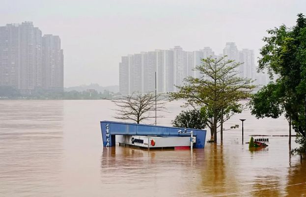 China evacuates over 100,000 as heavy rain continues to lash south