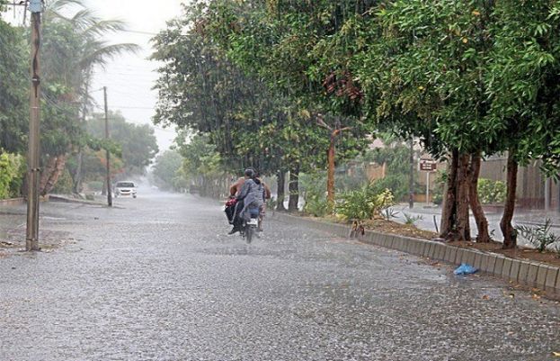 Drizzle in Various Parts of Karachi, Weather Turns Pleasant