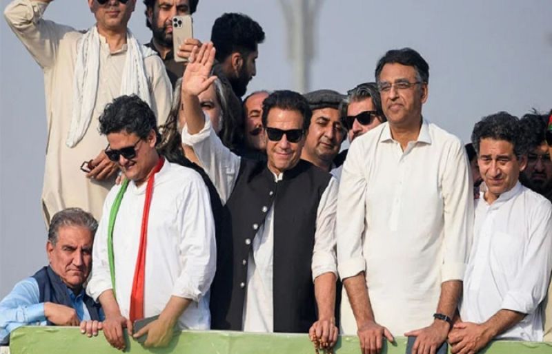 Photo of Imran, other PTI leaders booked in Islamabad over 'arson, vandalism' by supporters during Azadi March