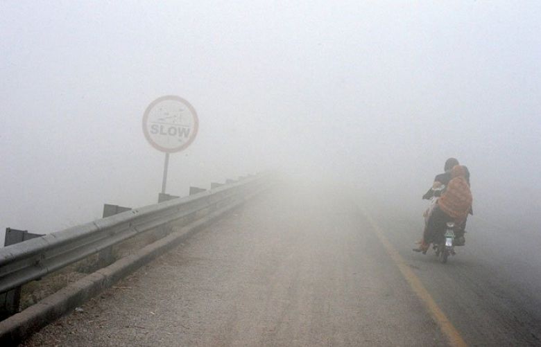 Severe Fog Causes Closure of Peshawar-Rashakai Motorway