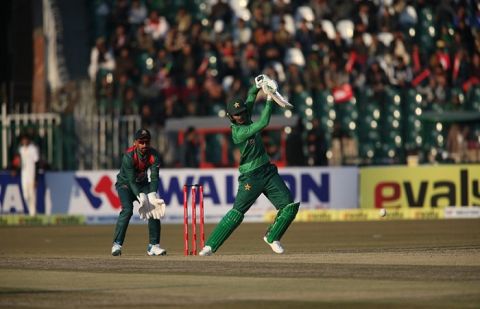 Pakistan beat Bangladesh by 5 wickets courtesy Shoaib Malik's unbeaten 58