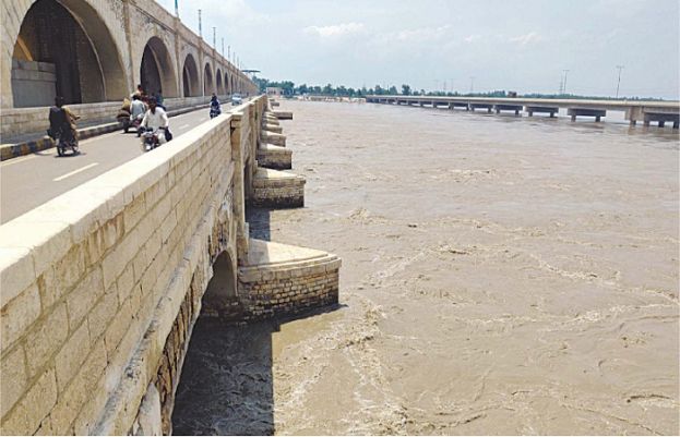 Rising waters push Indus River into medium flood stage at Kotri Barrage