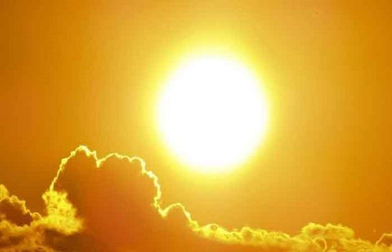 Lahore sizzled on Saturday as the temperature soar to 40°C