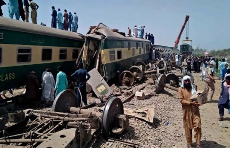 Ghotki train accident: Initial inquiry report into  sent to railway minister 