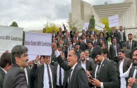 Lawyers warn of nationwide protest if SC stay on bill limiting CJP powers not vacated