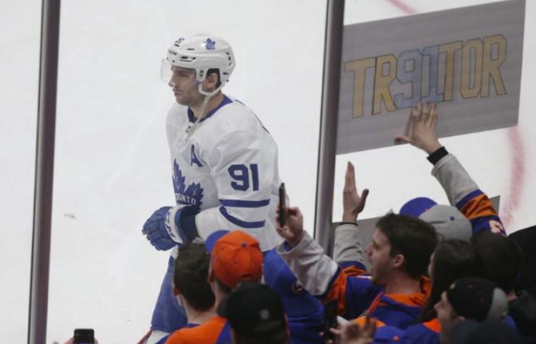 Tavares jeered in return to face Isles