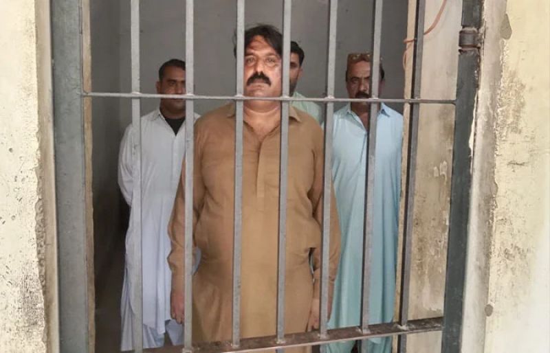 صہیب مقصود کے سندھ پولیس پر بھتہ خوری کے الزام کے بعد 4 پولیس اہلکار گرفتار – SUCH TV