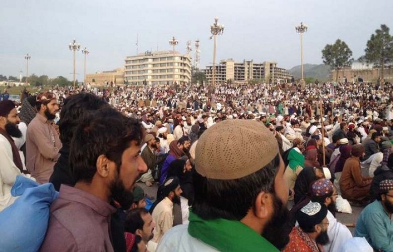 Qadri supporters continue sit-in for third day the Red Zone in Islamabad