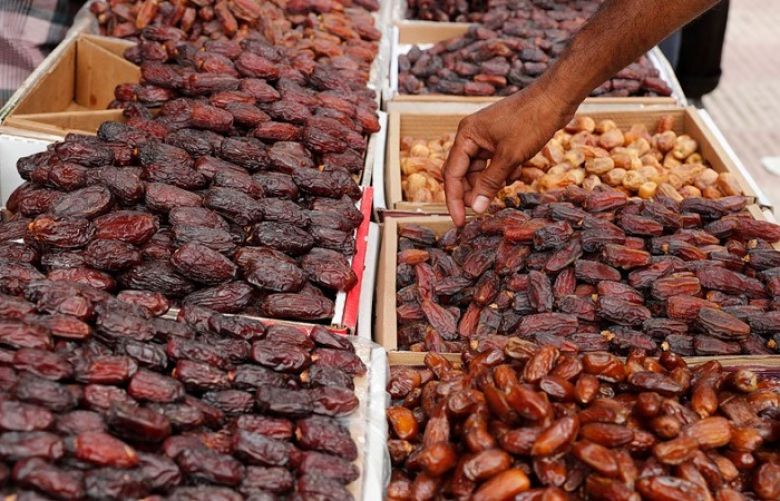 Saudi Arabia gifts Pakistan 100 tonnes of dates