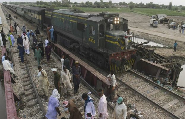 Shikarpur Blast Hits Jaffar Express, 4 Injured and Trains Delayed