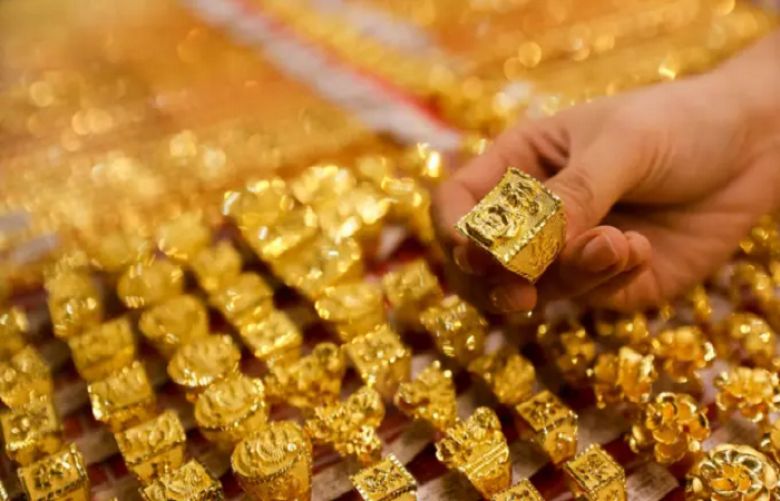 he prices of gold increased in the local market