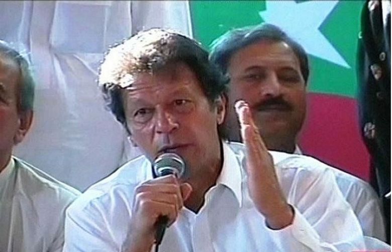 Imran Khan promises to consult traders on policy if voted to power