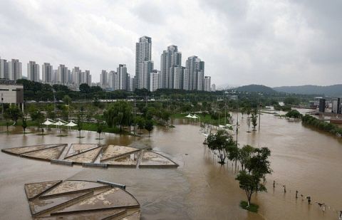 The Han river in Seoul burst its banks, flooding a wide area