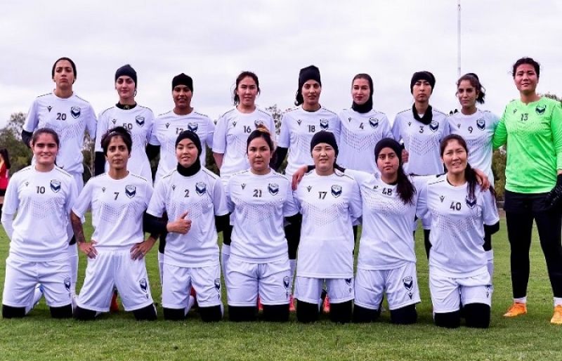 Photo of Afghan women players make football debut in Australia