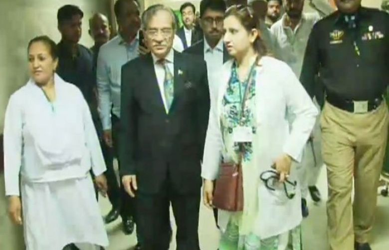 Chief Justice of Pakistan Justice Mian Saqib Nisar  surprise visits in Karachi hospitals
